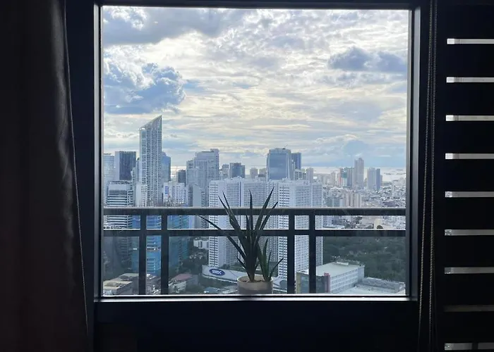Sunset With View, Big Balcony, Gym, Fast Wifi, Netflix Apartment *